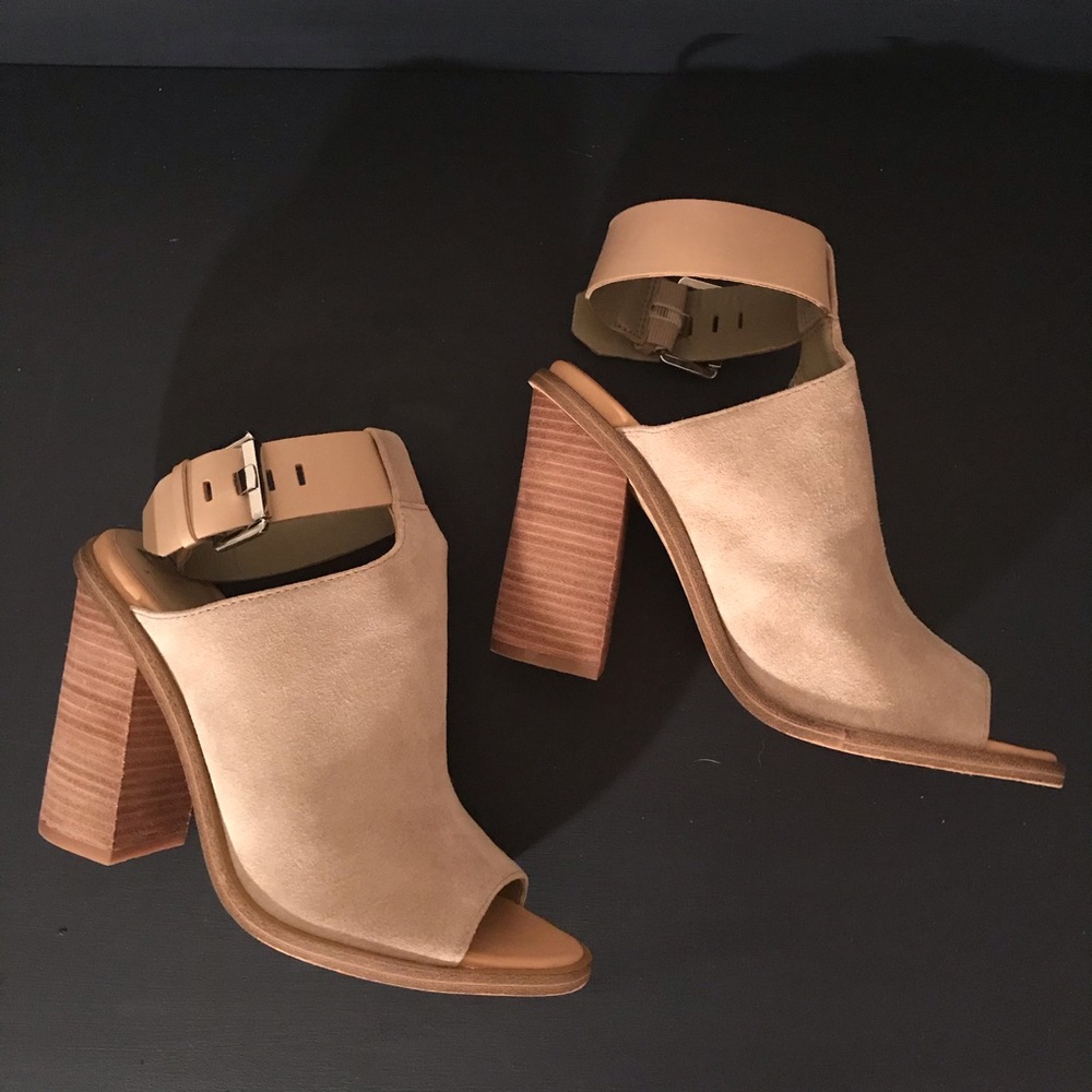 Marc Jacobs Beige Suede Open-Toe Block Heel Sandals - Picture 9 of 10